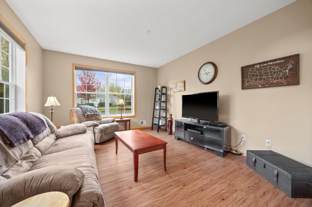 2010 Stahlke Way, Chaska, MN 55318