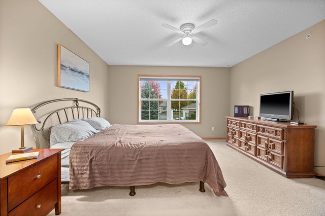 2010 Stahlke Way, Chaska, MN 55318