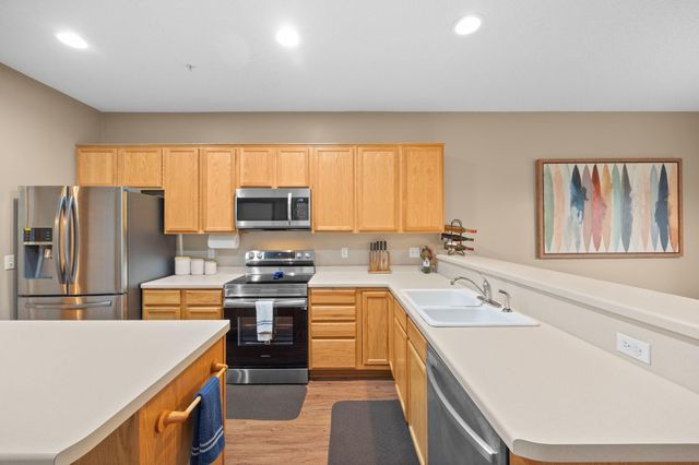 2010 Stahlke Way, Chaska, MN 55318