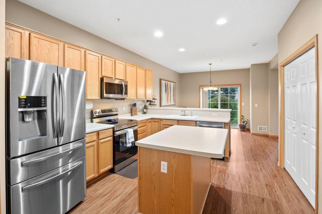 2010 Stahlke Way, Chaska, MN 55318