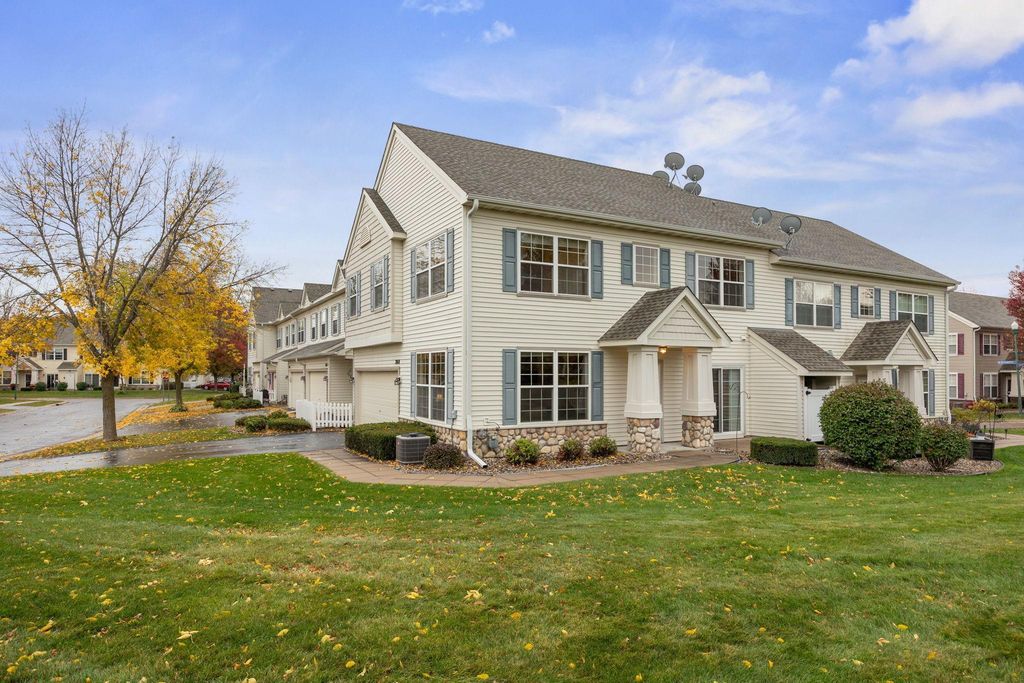 2010 Stahlke Way, Chaska, MN 55318