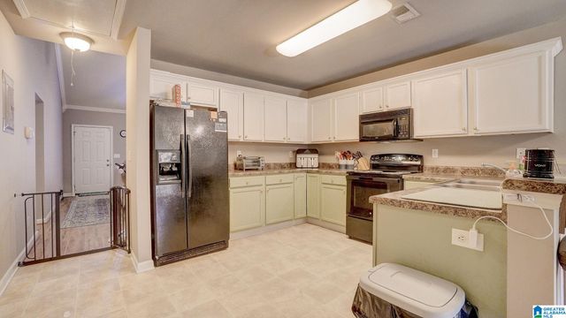 2790 SOUTHWOOD LANE, Bessemer, AL 35022