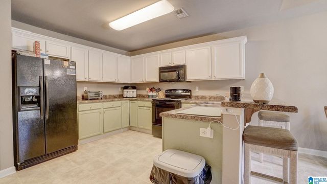 2790 SOUTHWOOD LANE, Bessemer, AL 35022