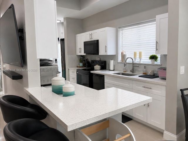 1040 SW 85th Ter, Pembroke Pines, FL 33025