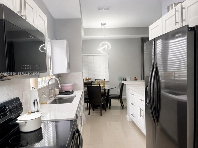 1040 SW 85th Ter, Pembroke Pines, FL 33025