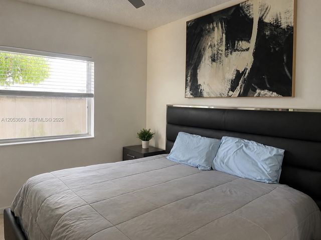 1040 SW 85th Ter, Pembroke Pines, FL 33025