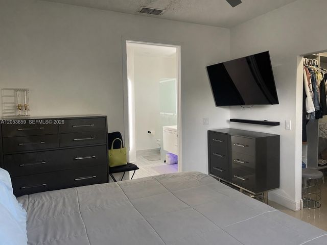 1040 SW 85th Ter, Pembroke Pines, FL 33025