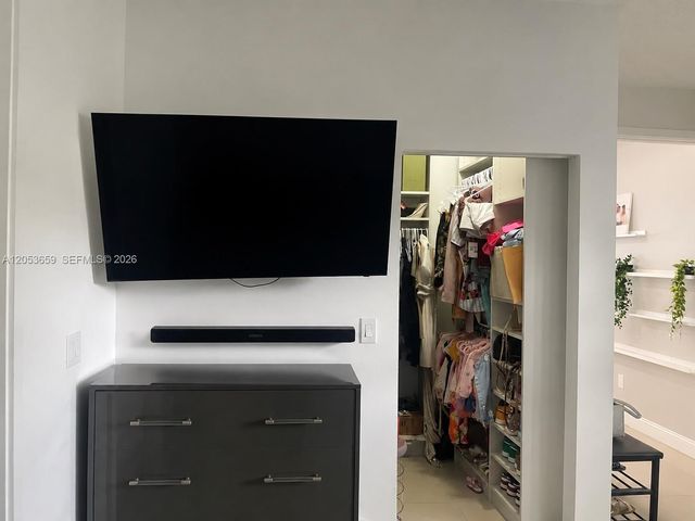 1040 SW 85th Ter, Pembroke Pines, FL 33025