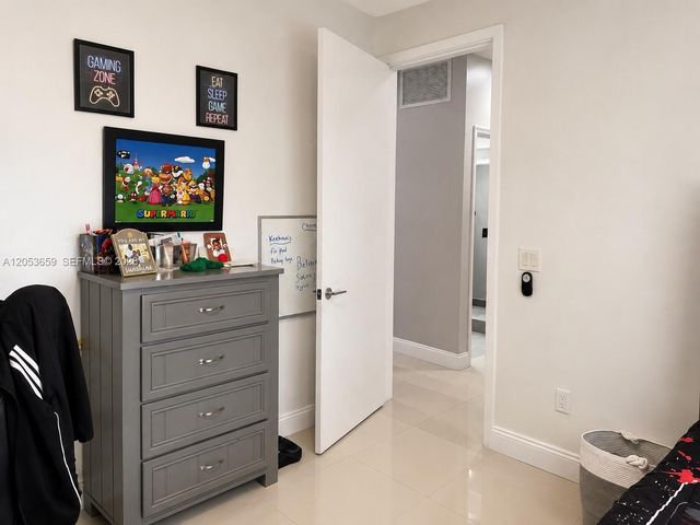 1040 SW 85th Ter, Pembroke Pines, FL 33025