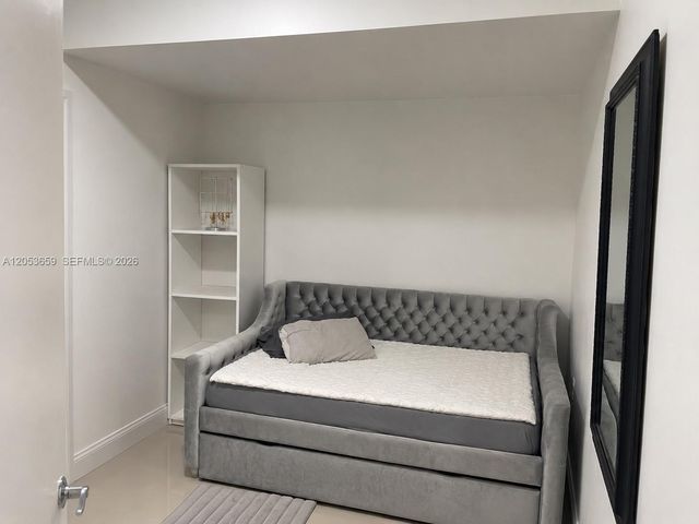 1040 SW 85th Ter, Pembroke Pines, FL 33025