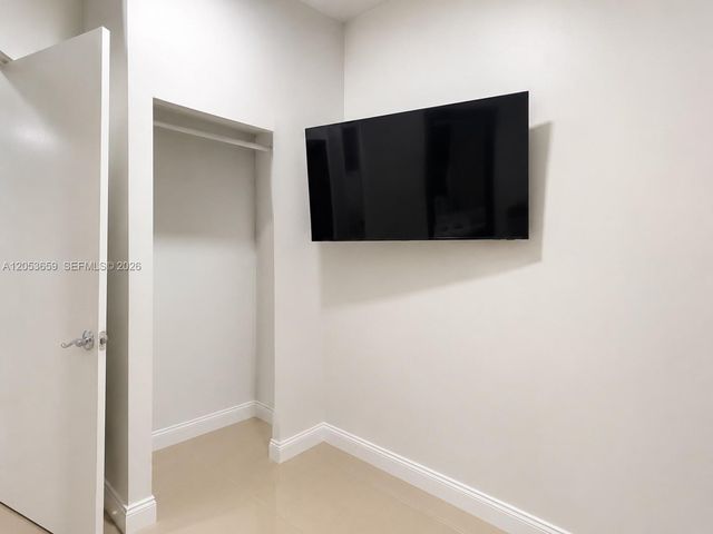 1040 SW 85th Ter, Pembroke Pines, FL 33025