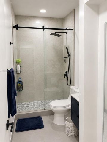 1040 SW 85th Ter, Pembroke Pines, FL 33025