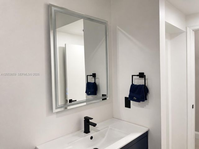 1040 SW 85th Ter, Pembroke Pines, FL 33025