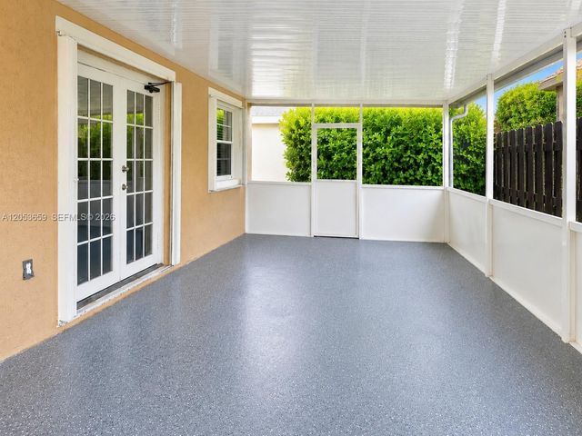 1040 SW 85th Ter, Pembroke Pines, FL 33025