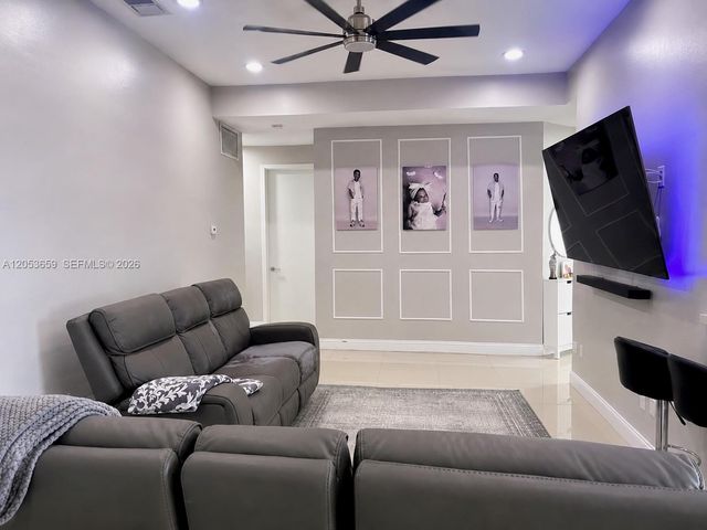 1040 SW 85th Ter, Pembroke Pines, FL 33025