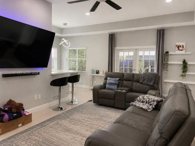 1040 SW 85th Ter, Pembroke Pines, FL 33025
