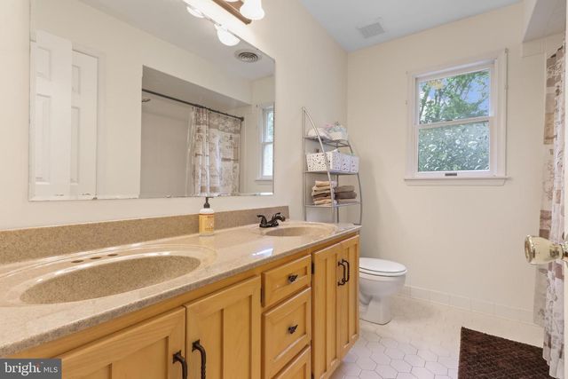 4471 WAGNER DR, Bethlehem, PA 18020