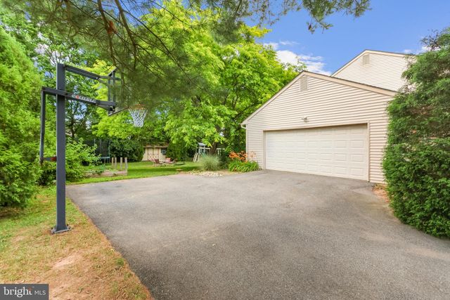 4471 WAGNER DR, Bethlehem, PA 18020