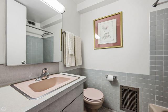 910 N Lake Shore Drive 2518, Chicago, IL 60611