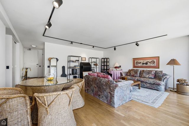 910 N Lake Shore Drive 2518, Chicago, IL 60611
