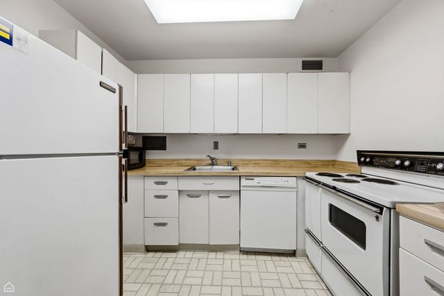 910 N Lake Shore Drive 2518, Chicago, IL 60611