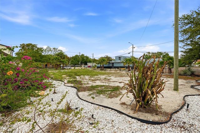 13TH AVENUE S, St Petersburg, FL 33705