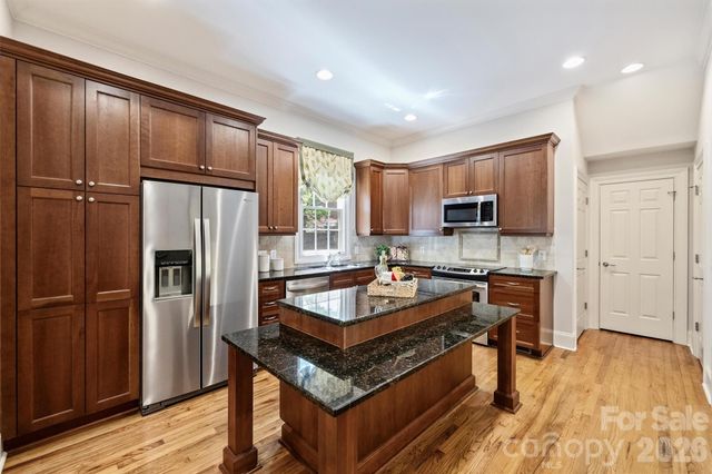 1115 S Kings Drive, Charlotte, NC 28207