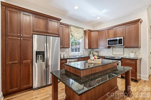 1115 S Kings Drive, Charlotte, NC 28207