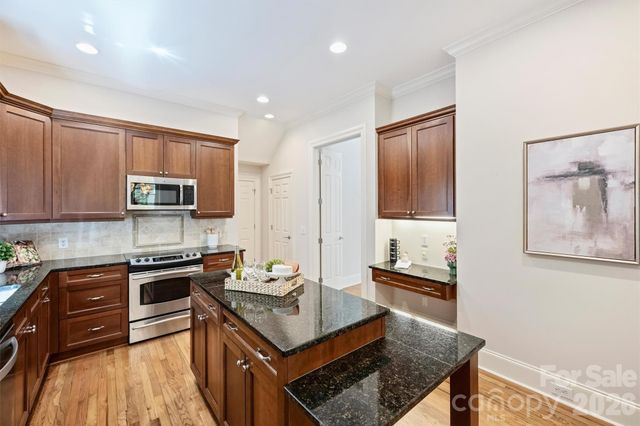 1115 S Kings Drive, Charlotte, NC 28207