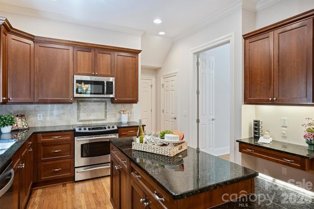 1115 S Kings Drive, Charlotte, NC 28207