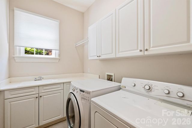 1115 S Kings Drive, Charlotte, NC 28207