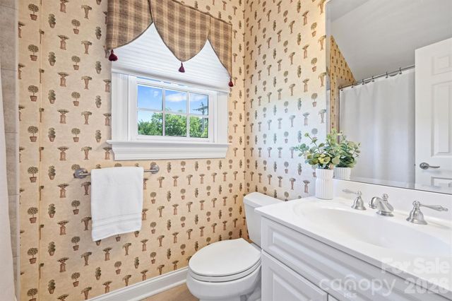 1115 S Kings Drive, Charlotte, NC 28207