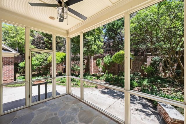 1115 S Kings Drive, Charlotte, NC 28207