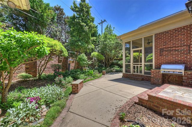 1115 S Kings Drive, Charlotte, NC 28207
