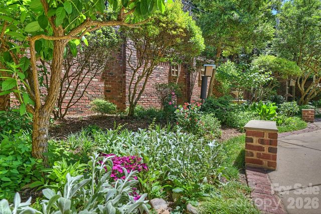 1115 S Kings Drive, Charlotte, NC 28207