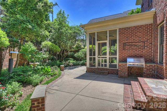 1115 S Kings Drive, Charlotte, NC 28207