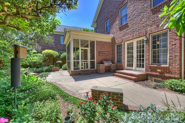 1115 S Kings Drive, Charlotte, NC 28207