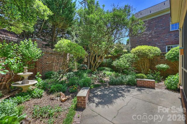1115 S Kings Drive, Charlotte, NC 28207