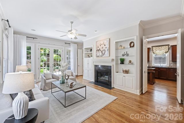 1115 S Kings Drive, Charlotte, NC 28207