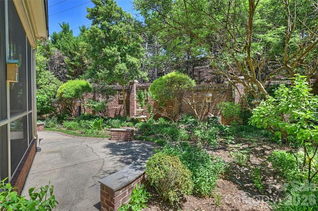 1115 S Kings Drive, Charlotte, NC 28207