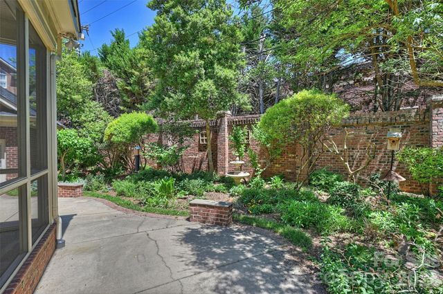 1115 S Kings Drive, Charlotte, NC 28207
