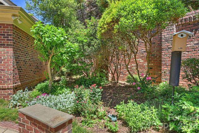 1115 S Kings Drive, Charlotte, NC 28207