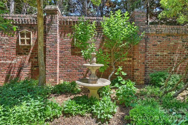 1115 S Kings Drive, Charlotte, NC 28207
