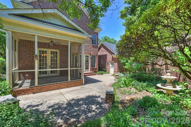 1115 S Kings Drive, Charlotte, NC 28207