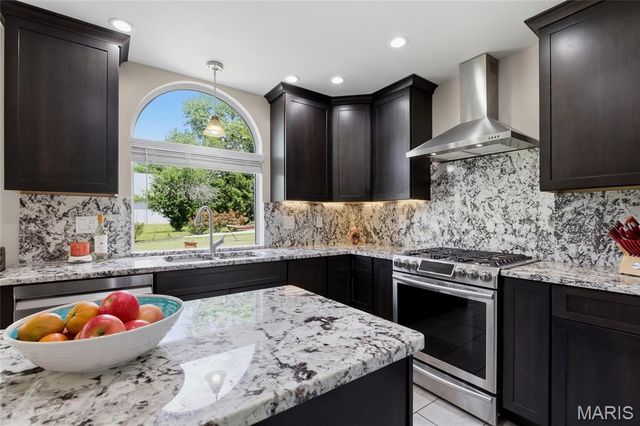 1016 Lafayette Place, Lake St Louis, MO 63367