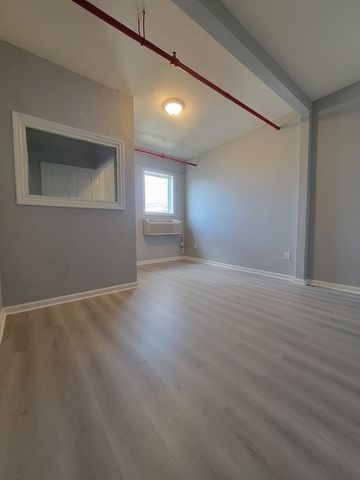 33 Dover St 329, Brockton, MA 02301