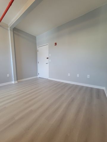 33 Dover St 329, Brockton, MA 02301