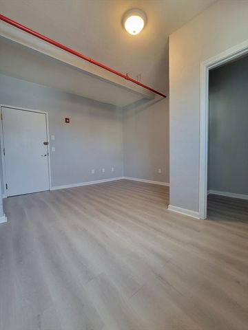 33 Dover St 329, Brockton, MA 02301