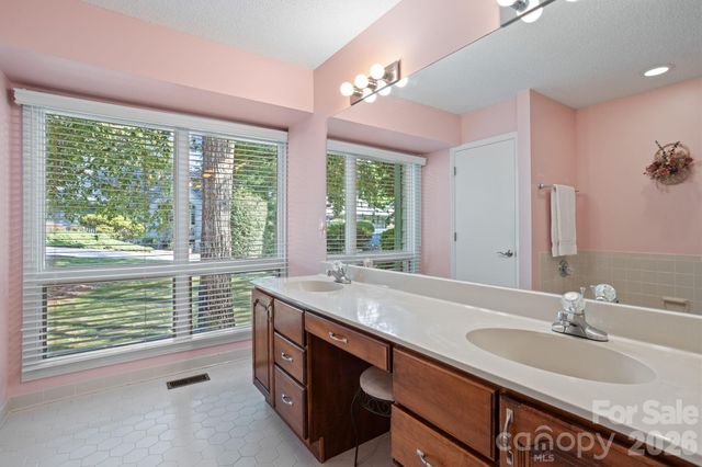 128 Forest View Drive, Flat Rock, NC 28731
