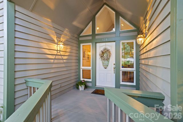 128 Forest View Drive, Flat Rock, NC 28731